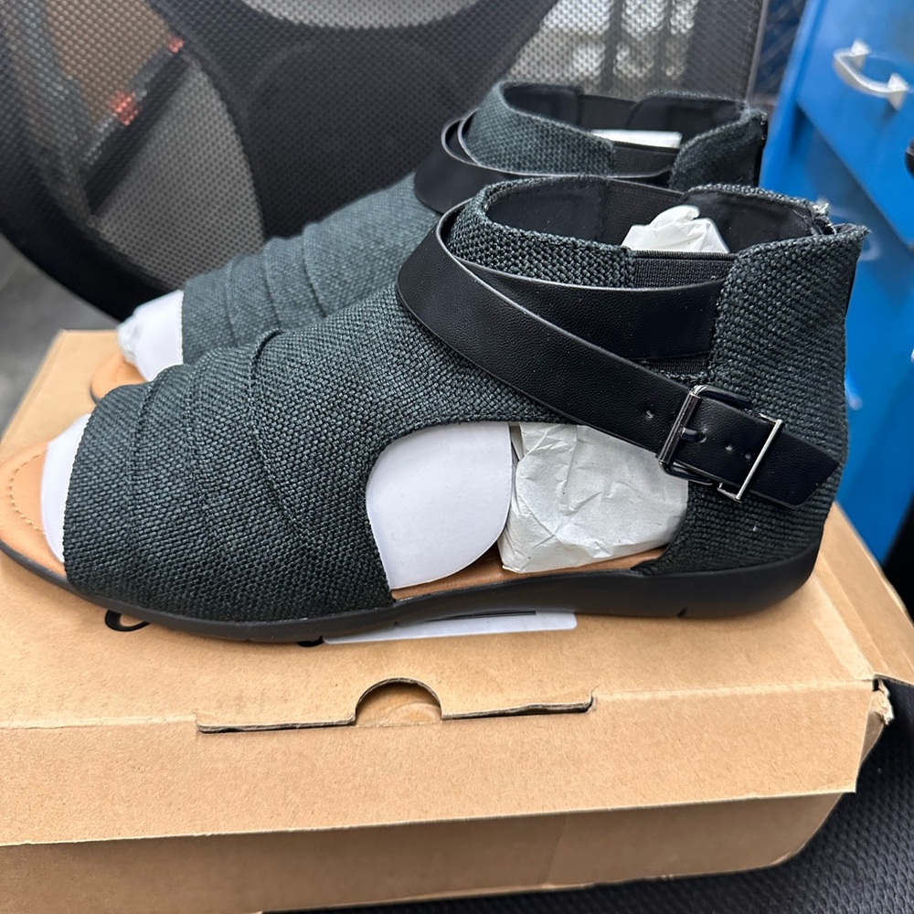Women sandals